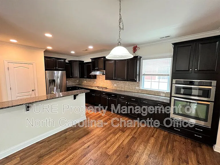 10330 Royal Winchester Dr — Photo 10