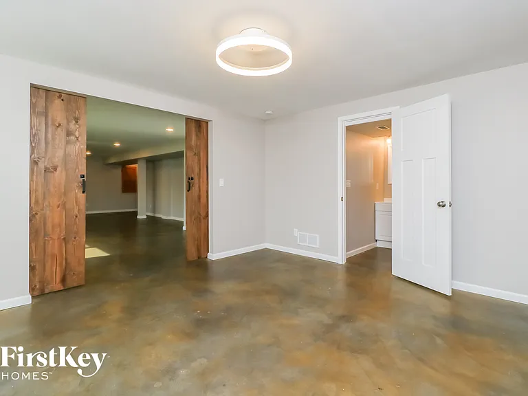 163 Briarwood Dr — Photo 4