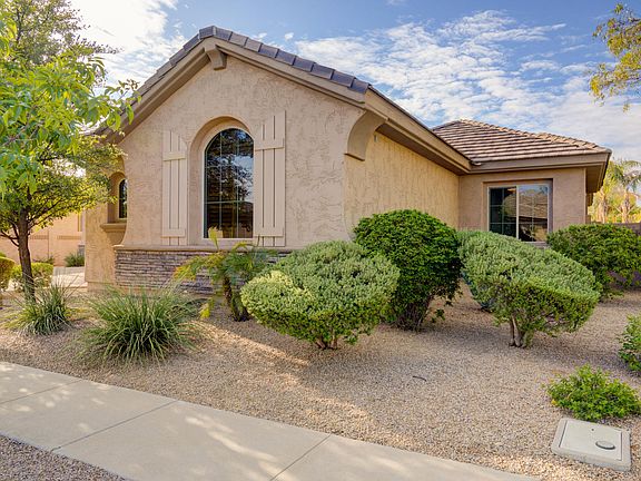 3rd image of 2045 E Crescent Pl