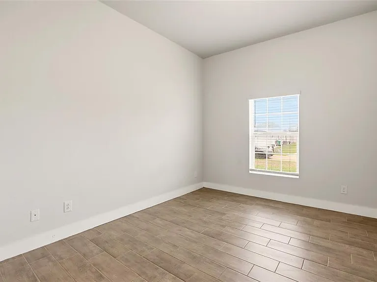870 Columbia St — Photo 23