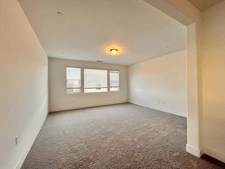 2827 E Colina Dr — Photo 12