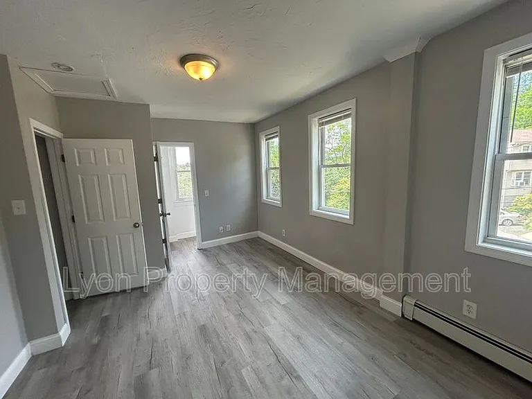 36 Boyle Ave — Photo 8