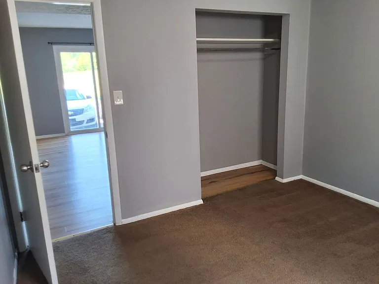 1190 Lois Ln — Photo 9