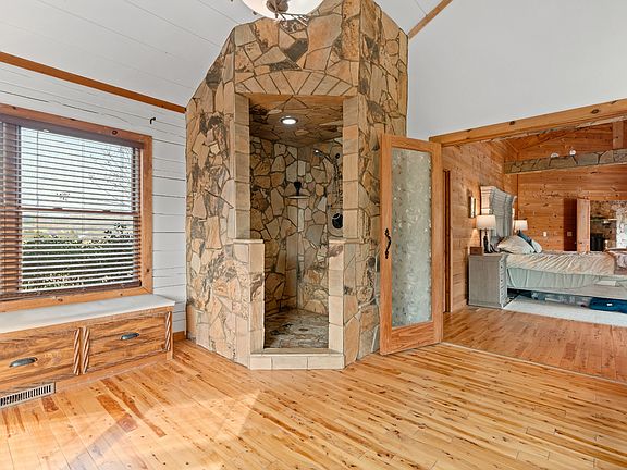 27th image of 2063 Kennedy Creek Rd