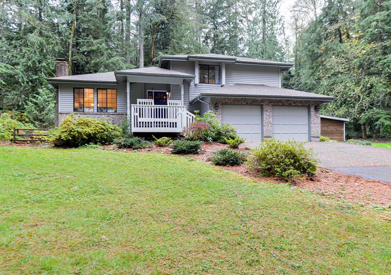 Beautifully Remodeled Home - 3 Bed/3 Bath - Large Private Fenced Yard - RV Parking - Issaquah — Photo 1