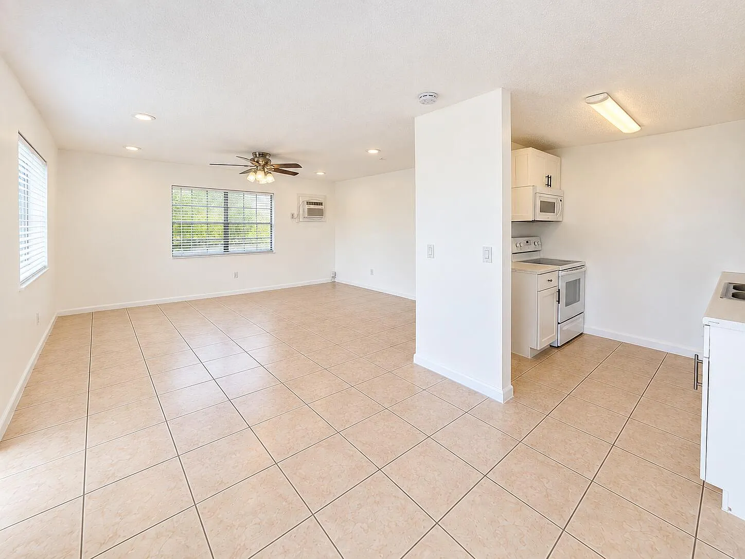 2 bed, 1.0 bath, 2288 sqft, $2,000 — Photo 3