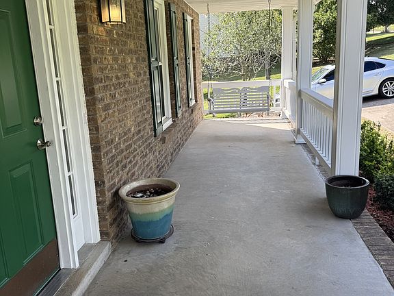 2nd image of 696 W Creek Dr