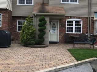 6 E Revere Ln APT D, Staten Island, NY 10306