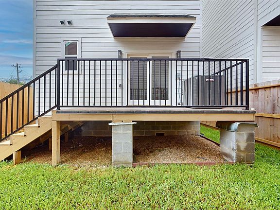 3rd image of 2611 Sherwin St