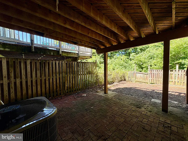 8112 Parkdale Ct — Photo 17