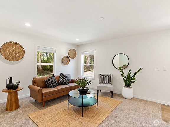 4th image of 1151 E Lakeshore Drive W