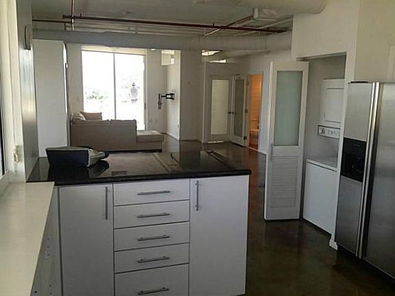 4th image of 444 NE 30th St #808