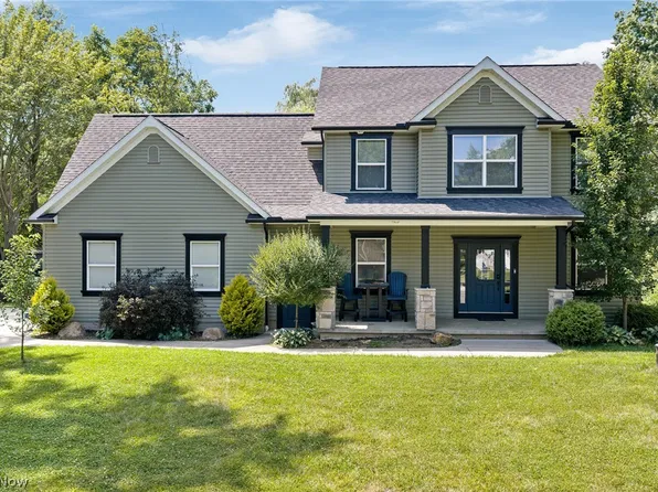 5860 Iva Dr, New Franklin, OH 44319