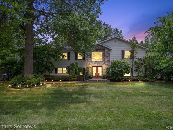 4131 Meadow Way, Bloomfield Hills, MI 48301