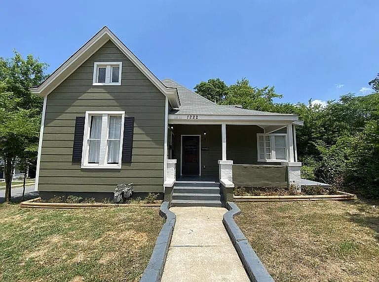 1st image of 1222 W 19th St #B