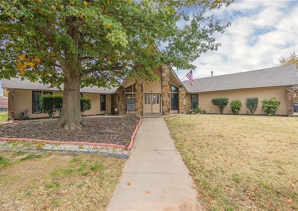 1st image of 304 Cindy Brook Ln