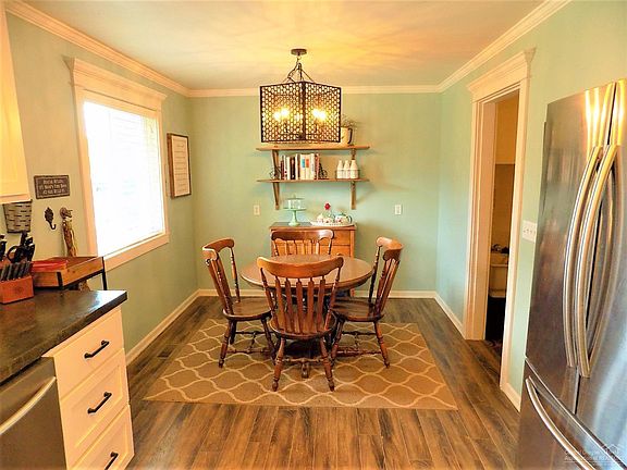 4th image of 1296 NE Loper Ave