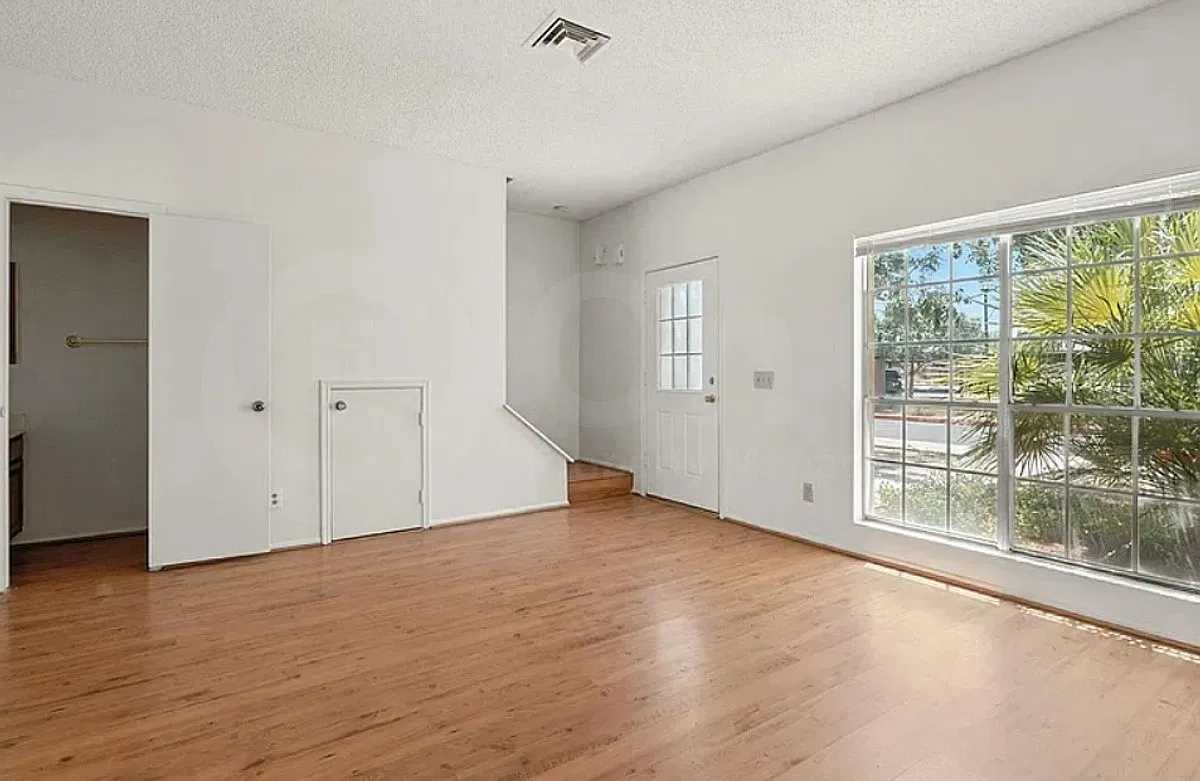 2 bed, 3.0 bath, 1200 sqft, $1,799 — Photo 3