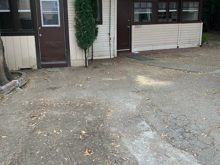 3212 Alameda St — Photo 1