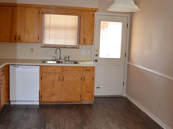 4th image of 905 Crymes Ln