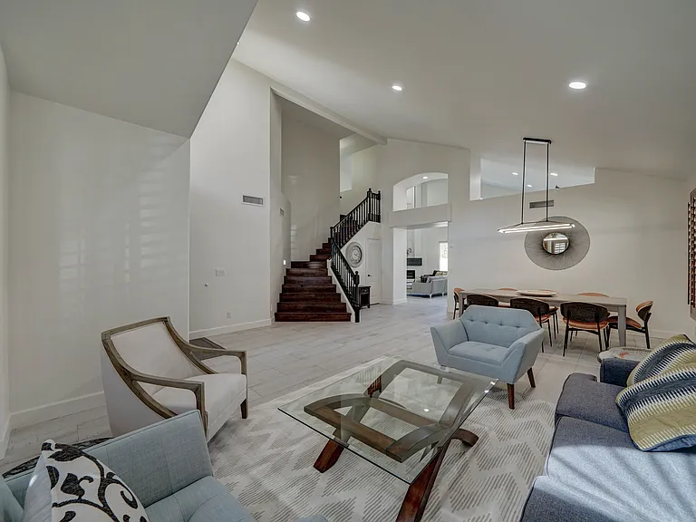 820 E Mountain Sage Dr — Photo 8