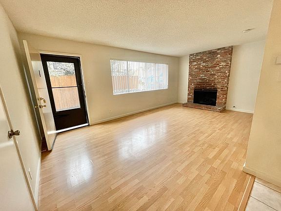 3rd image of 825 38th St APT 1