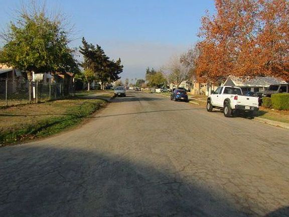 Exterior Neighborhood (street photo)