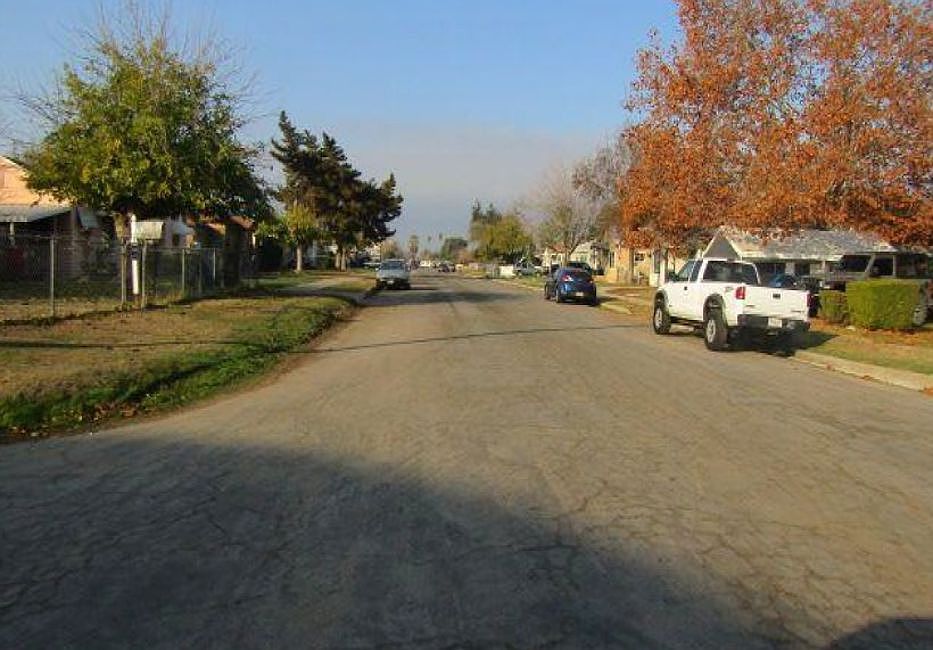 Exterior Neighborhood (street photo)