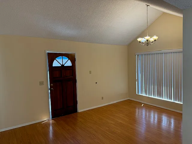 1305 Stanley Ave #15 — Photo 3