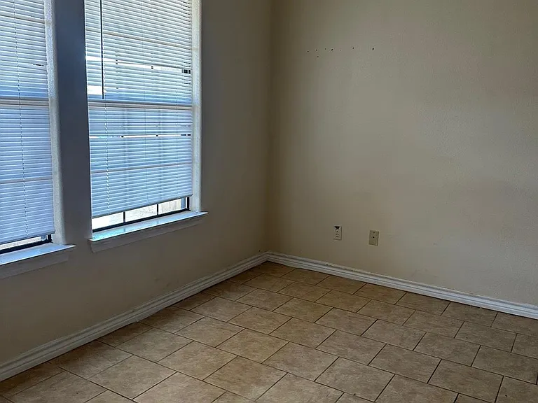 107 Oak Park Dr — Photo 5