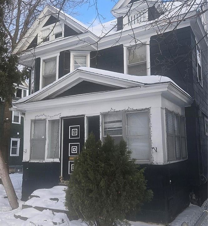 1st image of 2725 Midland Ave