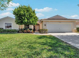 5282 Oakmont Village Cir, Lake Worth, FL 33463
