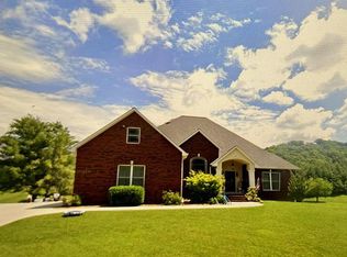 4100 Plantation Dr, Cookeville, TN 38506