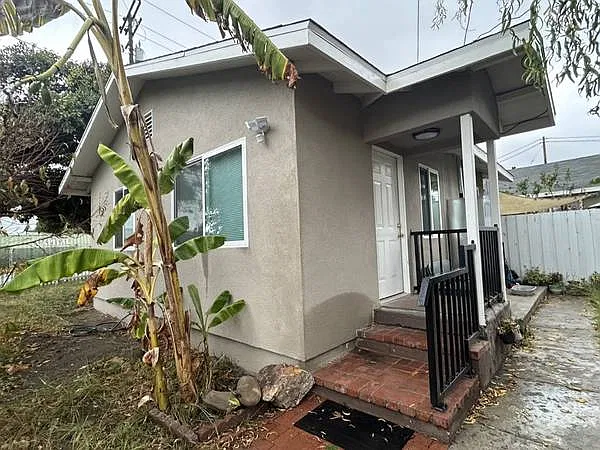 1 bed, 485 sqft, $2,300 — Photo 2