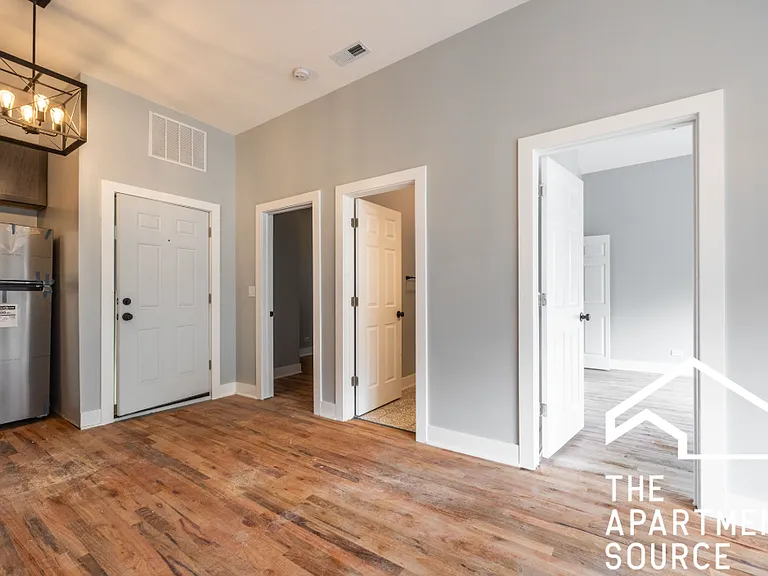 1746 N California Ave #2F — Photo 5