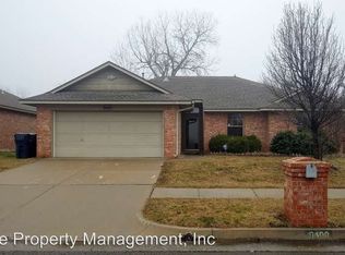 9400 Winfield Ln, Moore, OK 73160