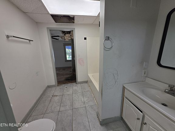 2nd image of 3906 Luwana Rd