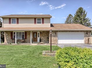 888 Emily Dr, Mechanicsburg, PA 17055