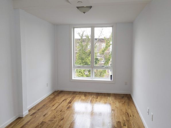 360 Van Duzer St #2A