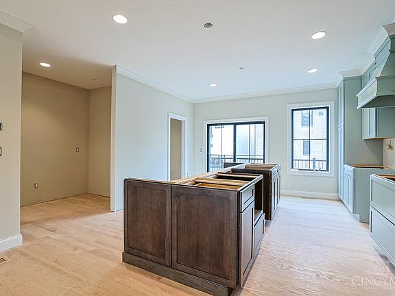 5th image of 4236 Parkview Dr