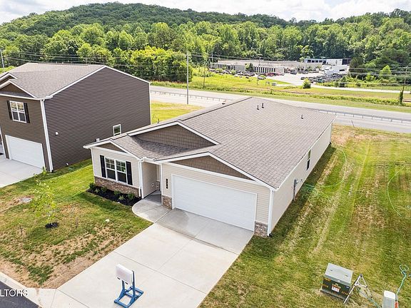4th image of 134 N Blissful Meadows Dr