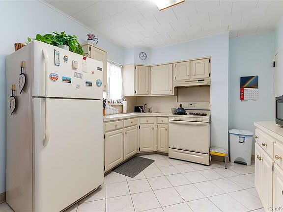 2nd image of 61-09 77th Street