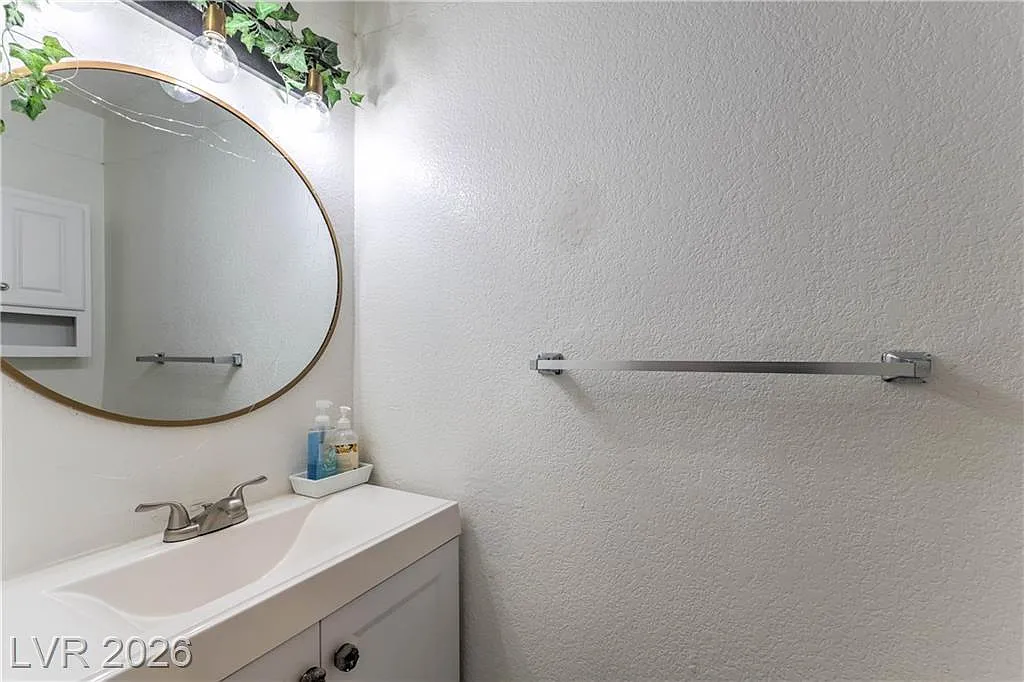 2 bed, 1.5 bath, 1000 sqft, $1,800 — Photo 3