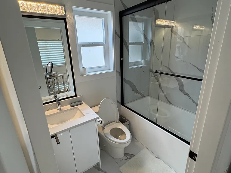 3087 Royal Oak Ave — Photo 12