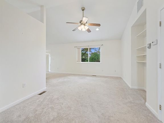 2nd image of 3022 N Moorland Cir