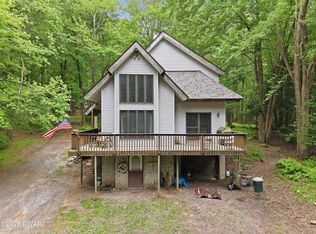 120 Coutts Point Dr, Paupack, PA 18451