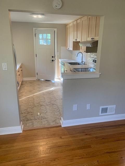 2nd image of 3305 Pierce St