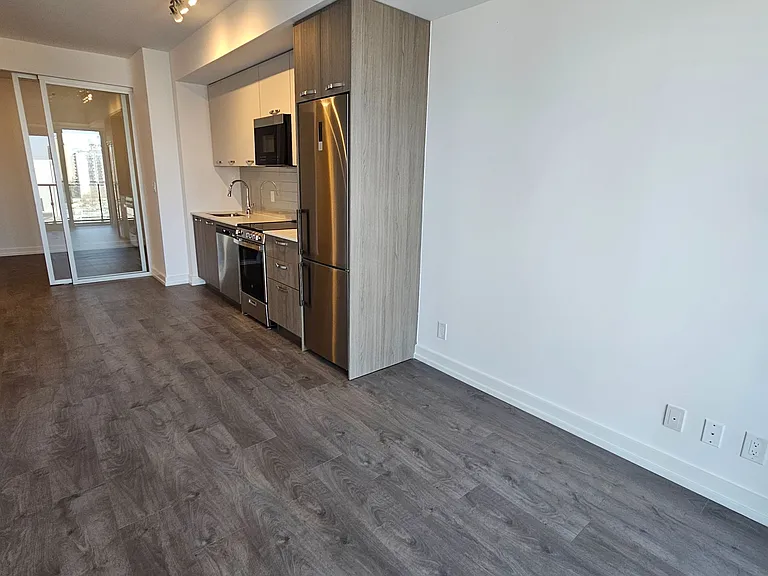 75 James St S #1101 — Photo 23