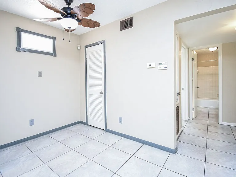 2507 Montrose Blvd #22 — Photo 9