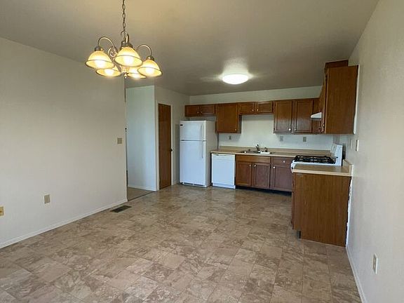 3rd image of 1373 Dakota Dr